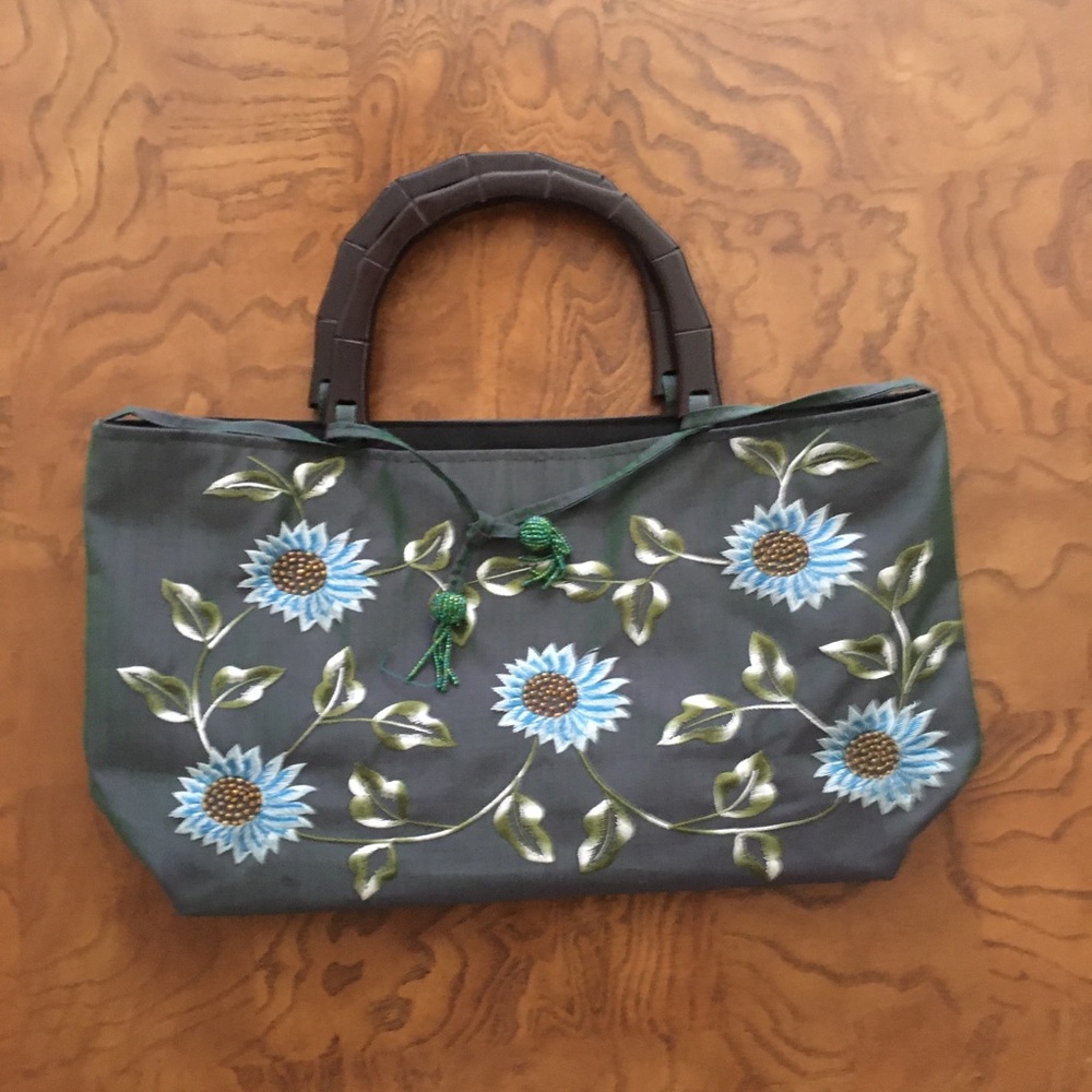 women’s vintage purse